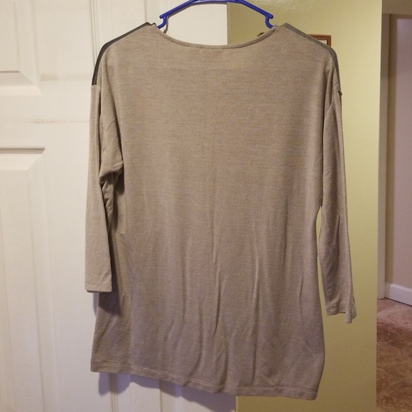 Beautiful Extremely Soft Casual Chico's Shirt - Picture 4 of 5